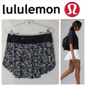 Lululemon Quick Pace 13" Skirt in Black & White Swirl Sz 6